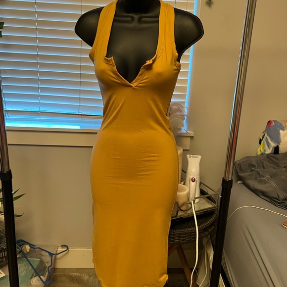 NWT Mustard T-back dress - Picture 1 of 2
